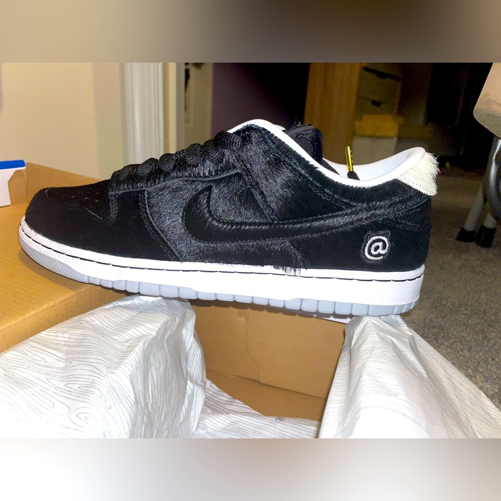 Nike SB black texture